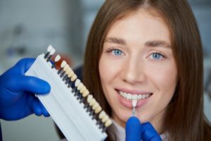 woman smiling with veneers  