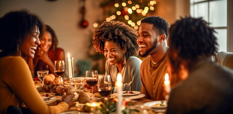 A family with good dental health celebrating Thanksgiving